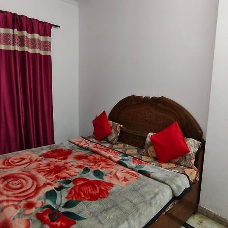 Rajdhani Guest House Фаридабад Экстерьер фото