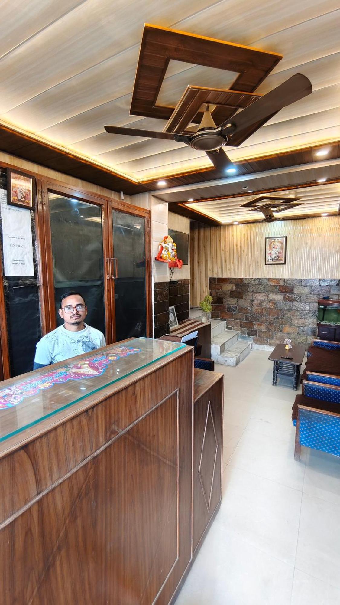 Rajdhani Guest House Фаридабад Экстерьер фото