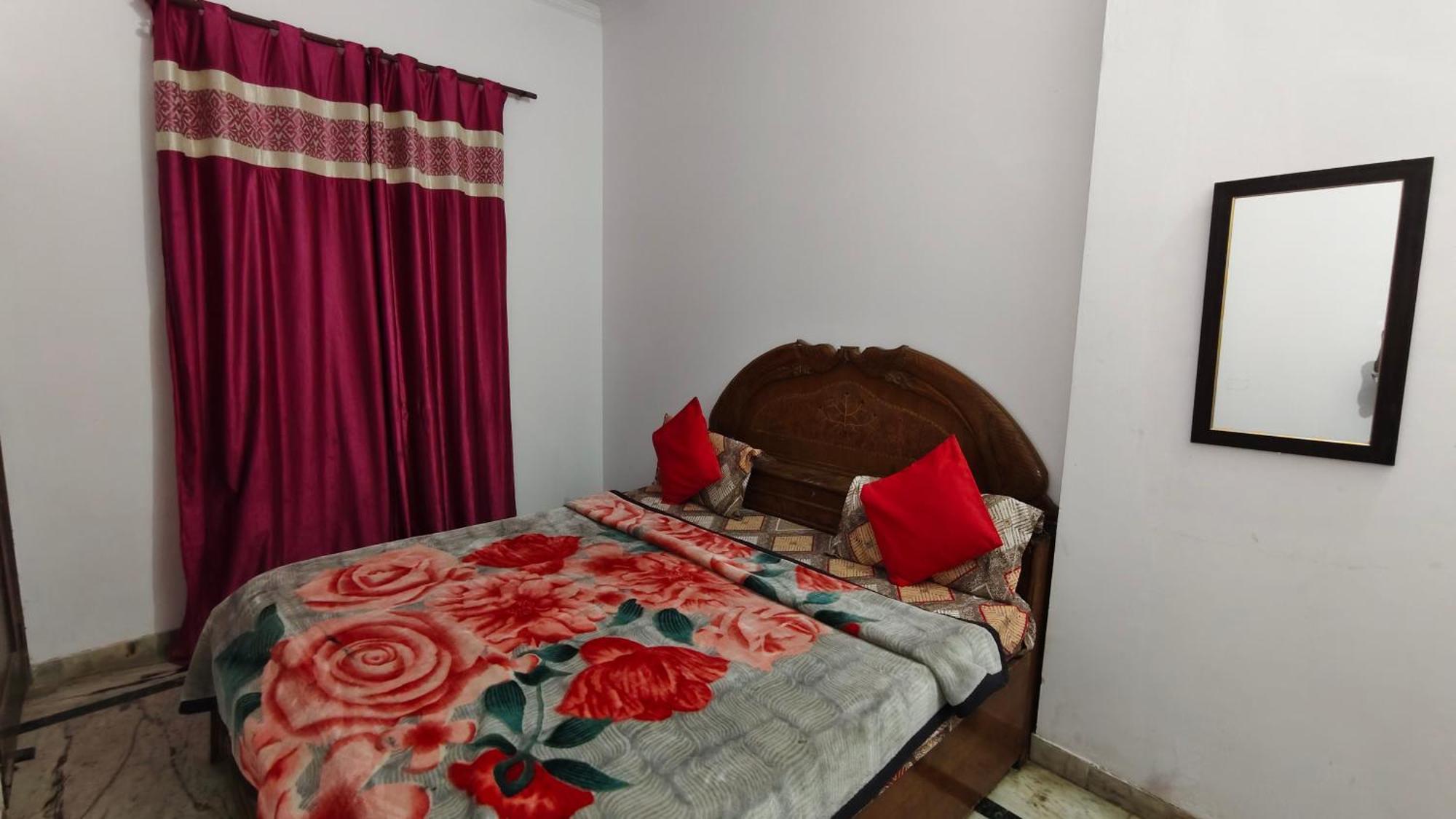 Rajdhani Guest House Фаридабад Экстерьер фото