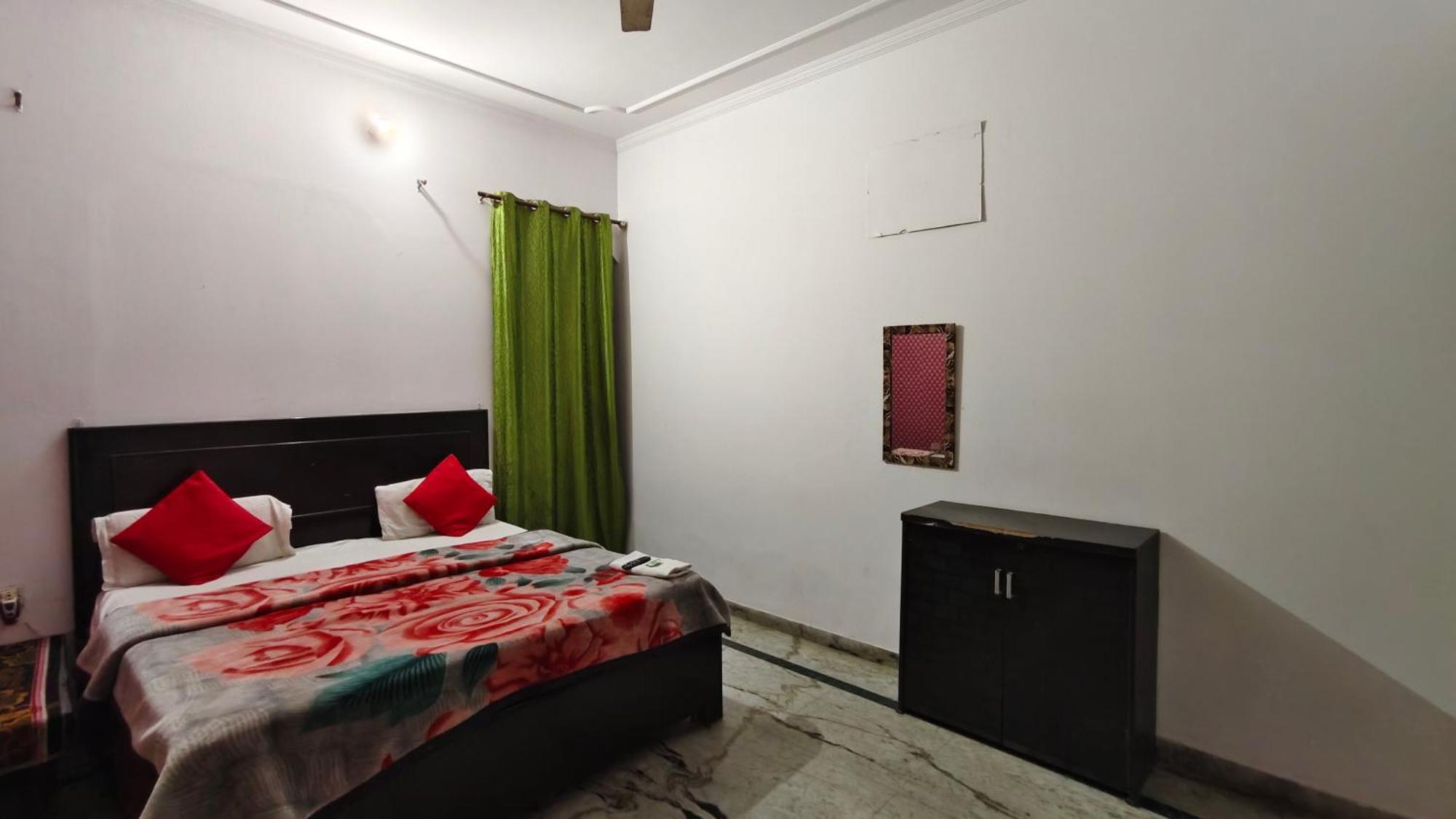 Rajdhani Guest House Фаридабад Экстерьер фото