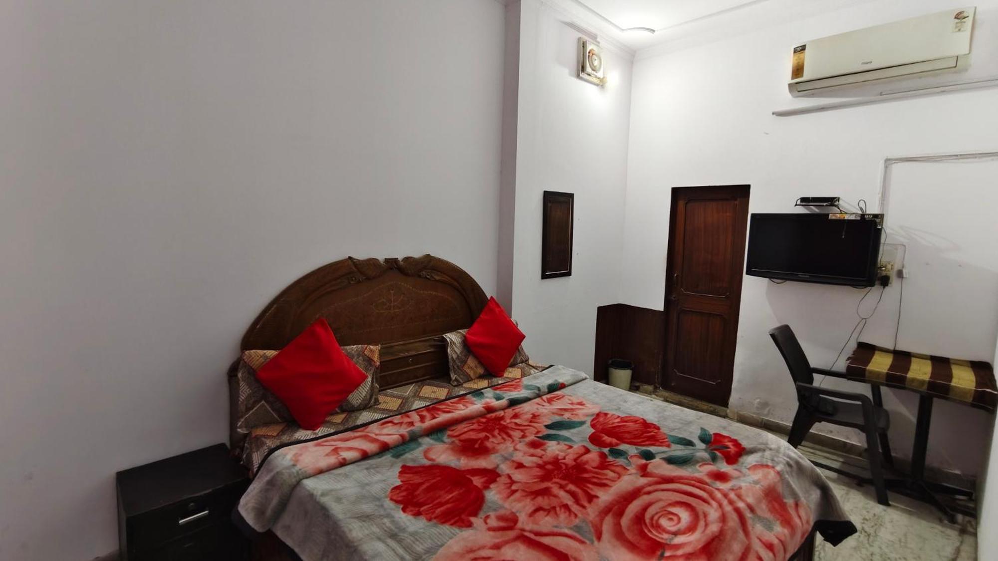 Rajdhani Guest House Фаридабад Экстерьер фото