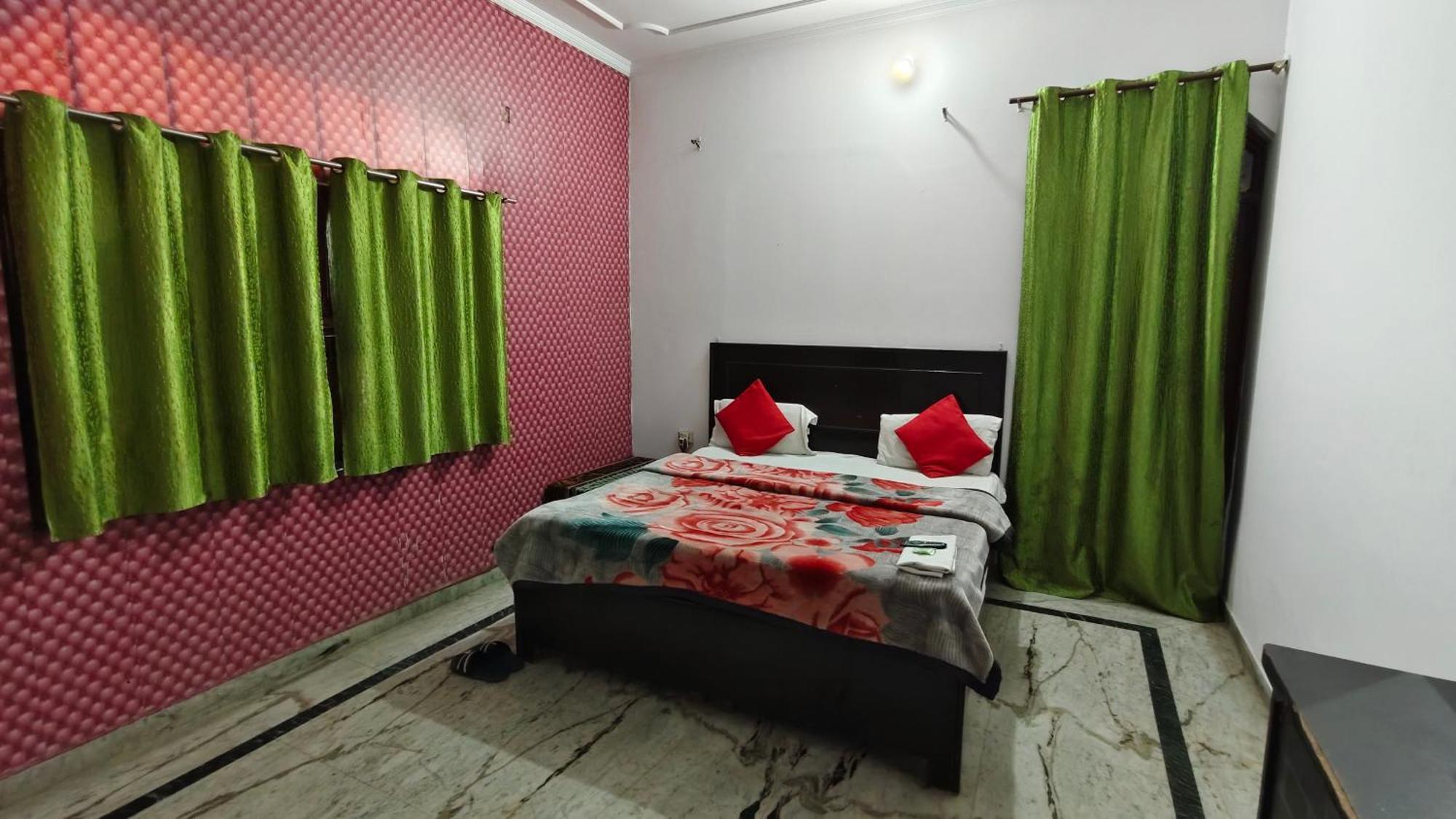 Rajdhani Guest House Фаридабад Экстерьер фото