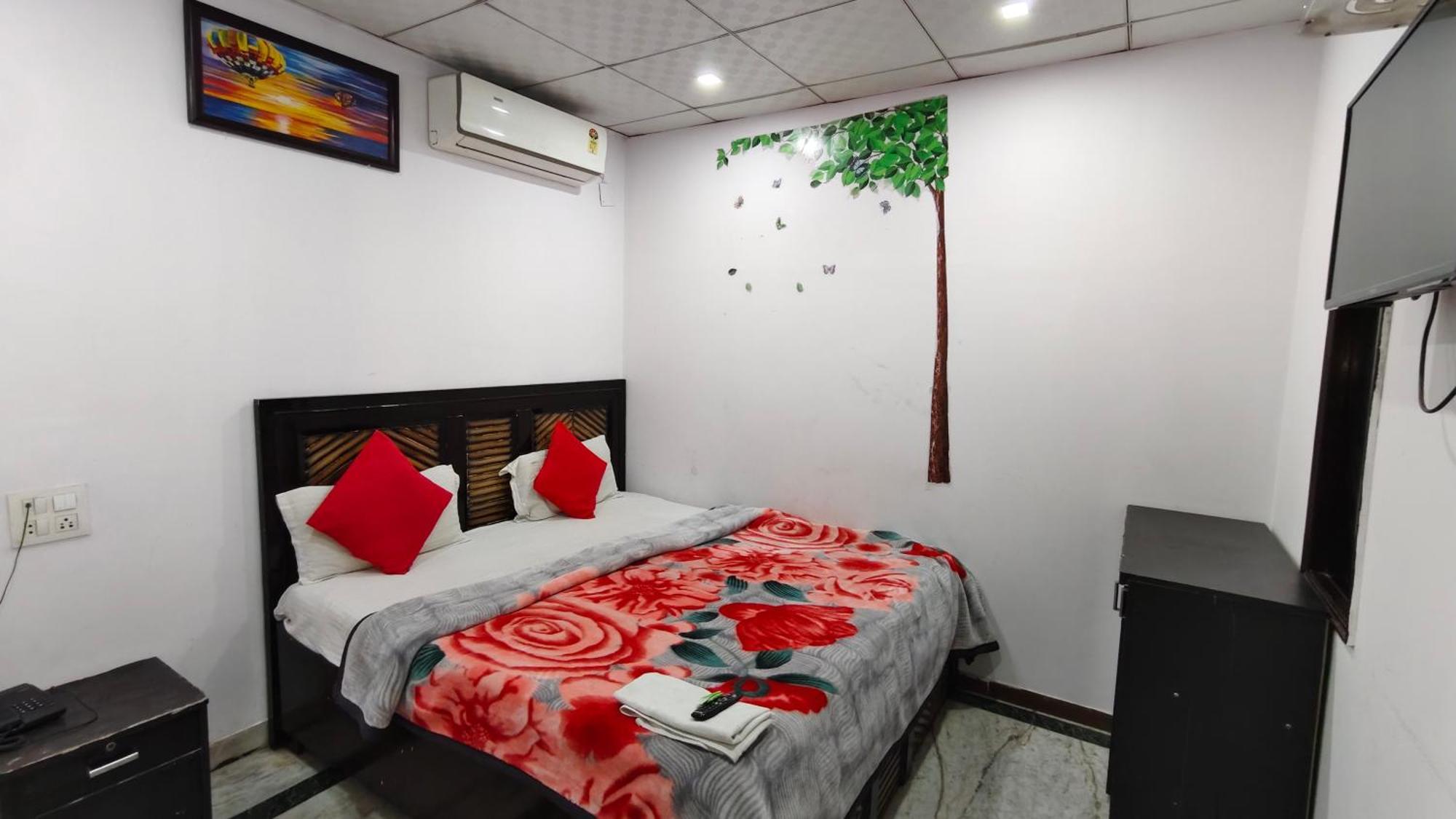 Rajdhani Guest House Фаридабад Экстерьер фото