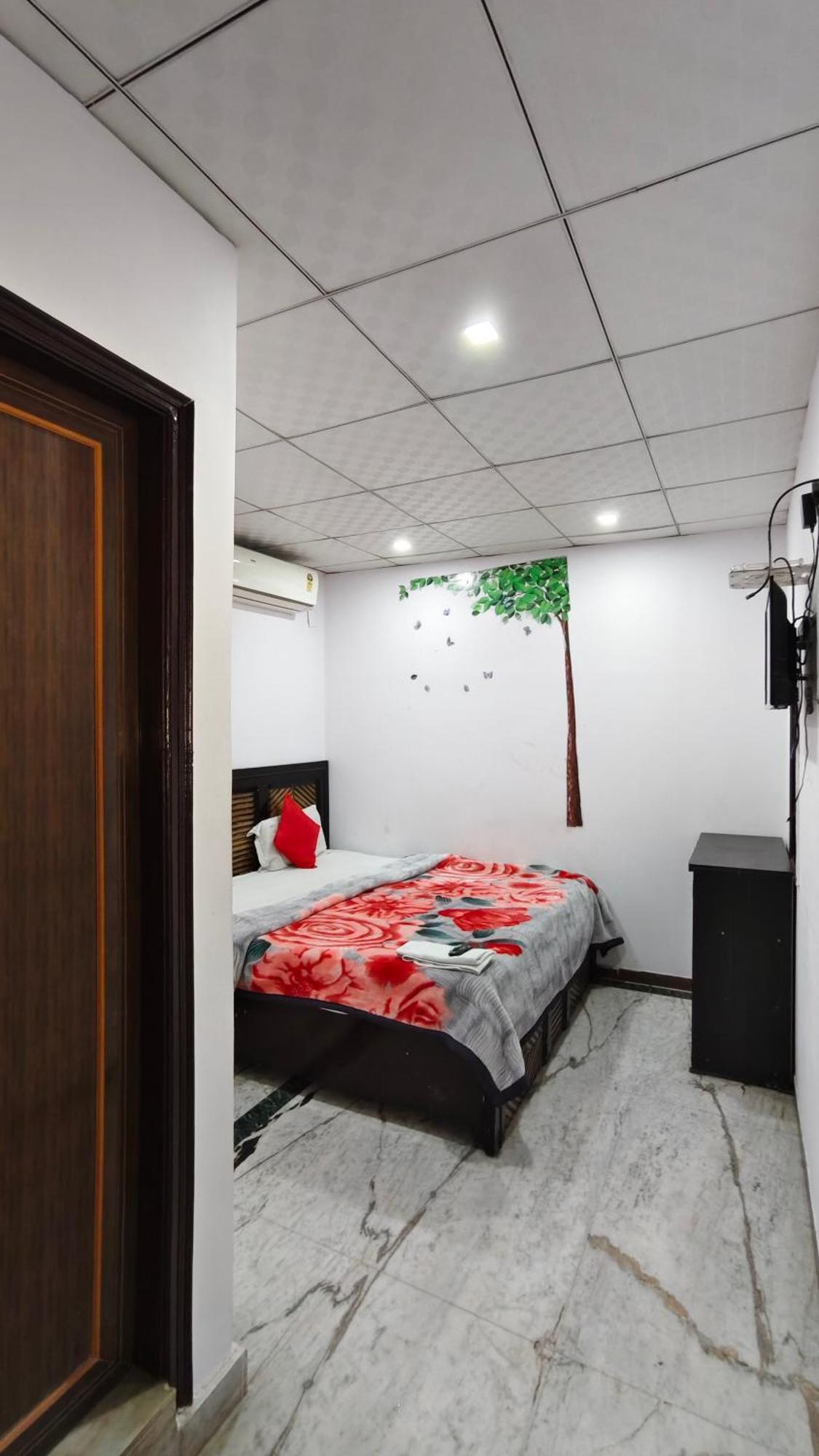 Rajdhani Guest House Фаридабад Экстерьер фото