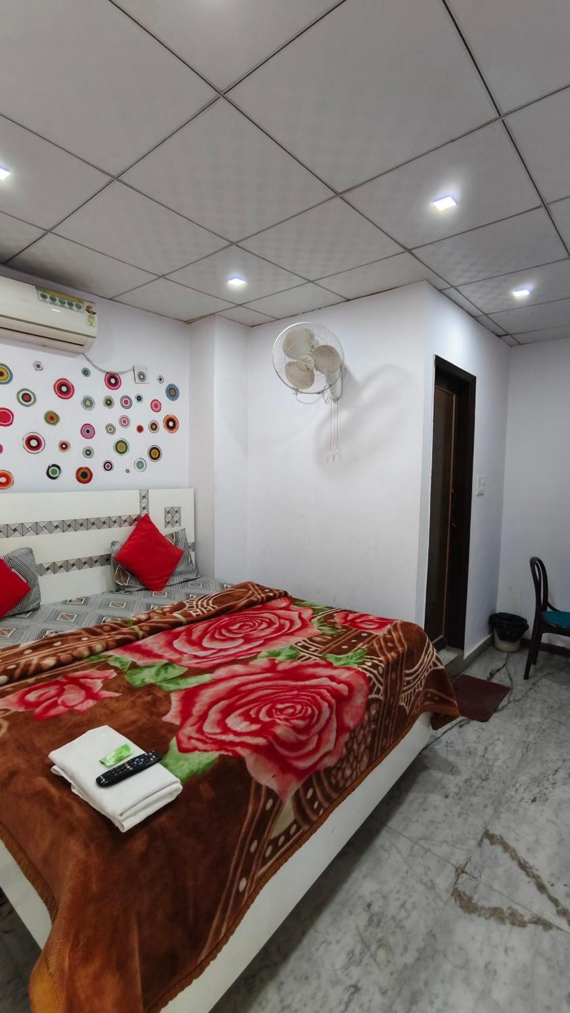 Rajdhani Guest House Фаридабад Экстерьер фото