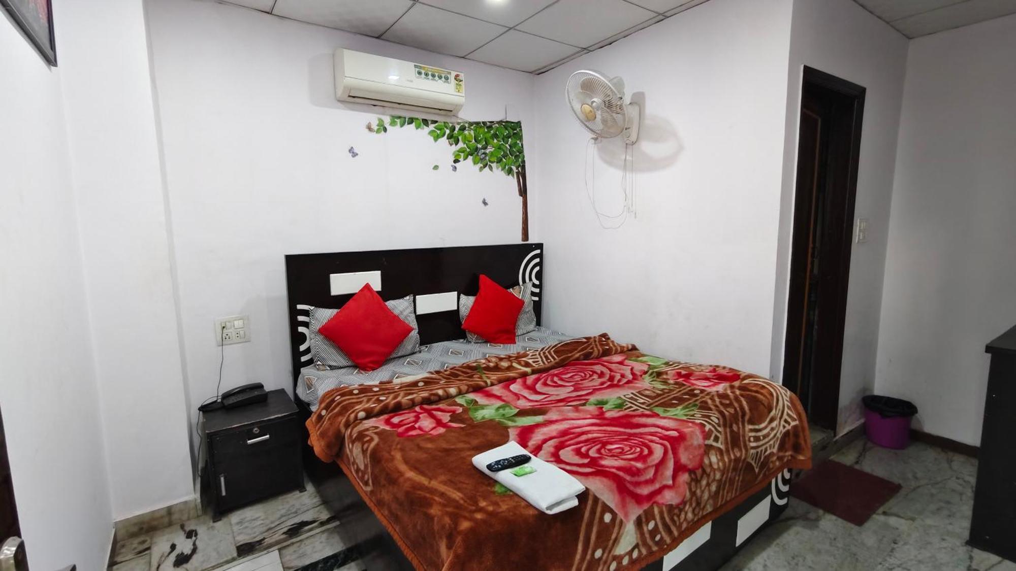 Rajdhani Guest House Фаридабад Экстерьер фото