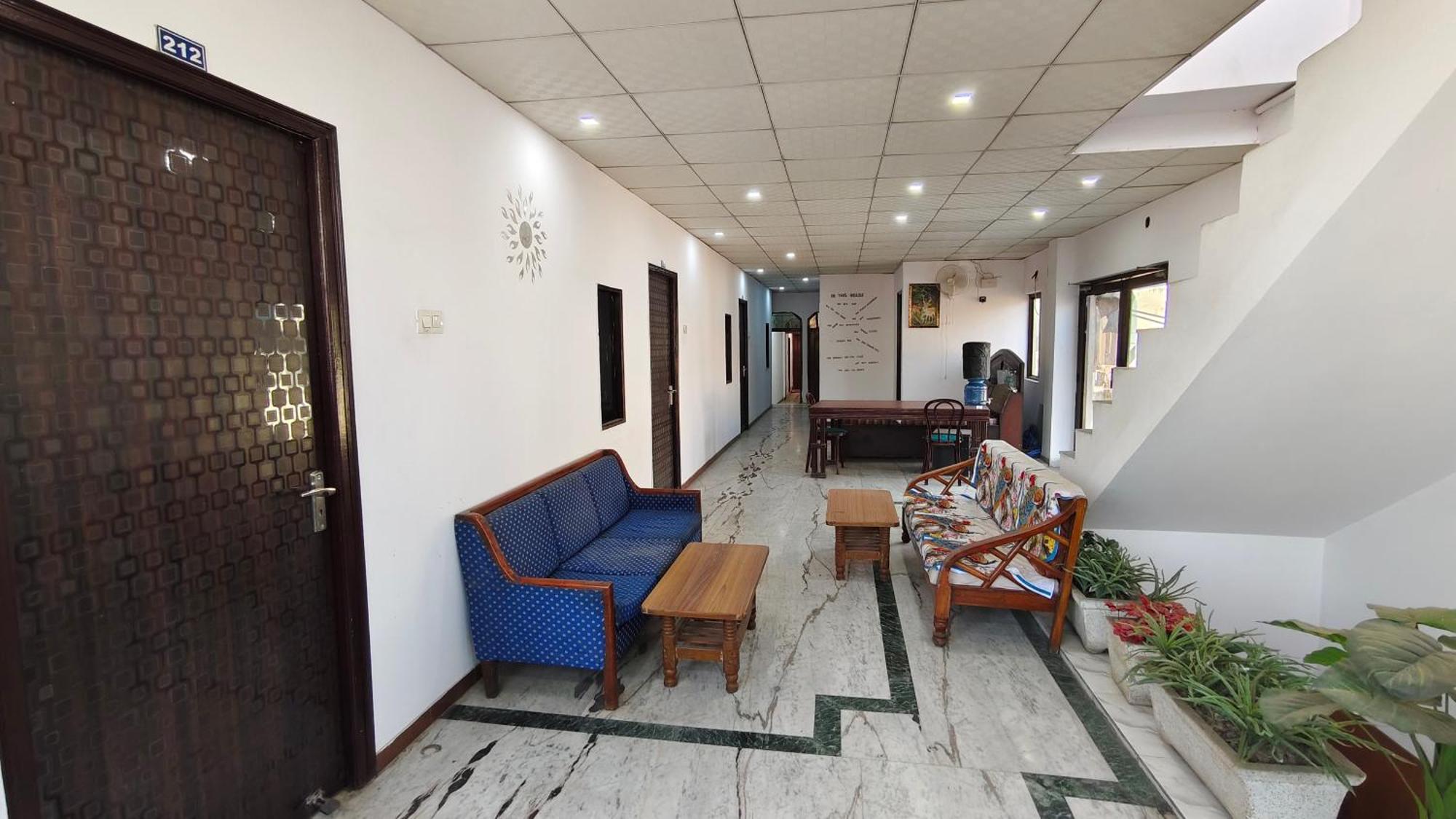 Rajdhani Guest House Фаридабад Экстерьер фото